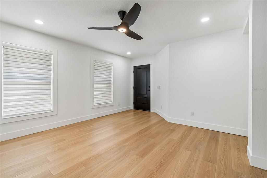 For Sale: $349,900 (3 beds, 2 baths, 1139 Square Feet)