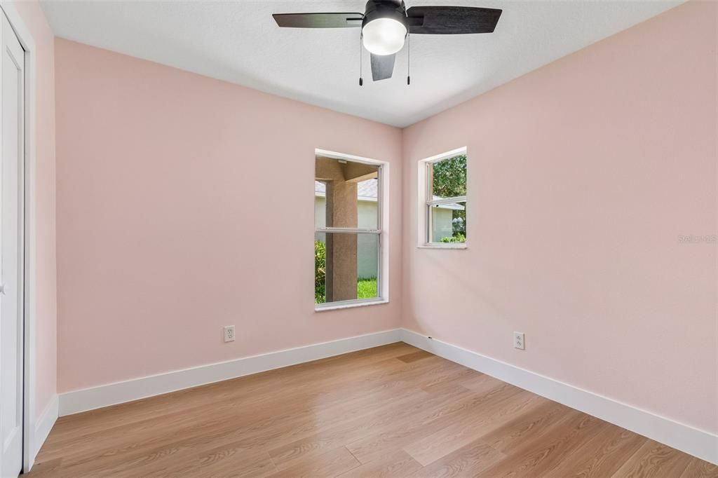 For Sale: $349,900 (3 beds, 2 baths, 1139 Square Feet)