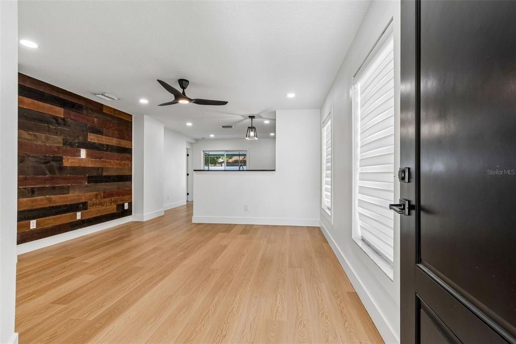 For Sale: $349,900 (3 beds, 2 baths, 1139 Square Feet)