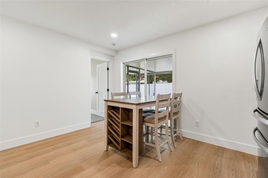 For Sale: $349,900 (3 beds, 2 baths, 1139 Square Feet)