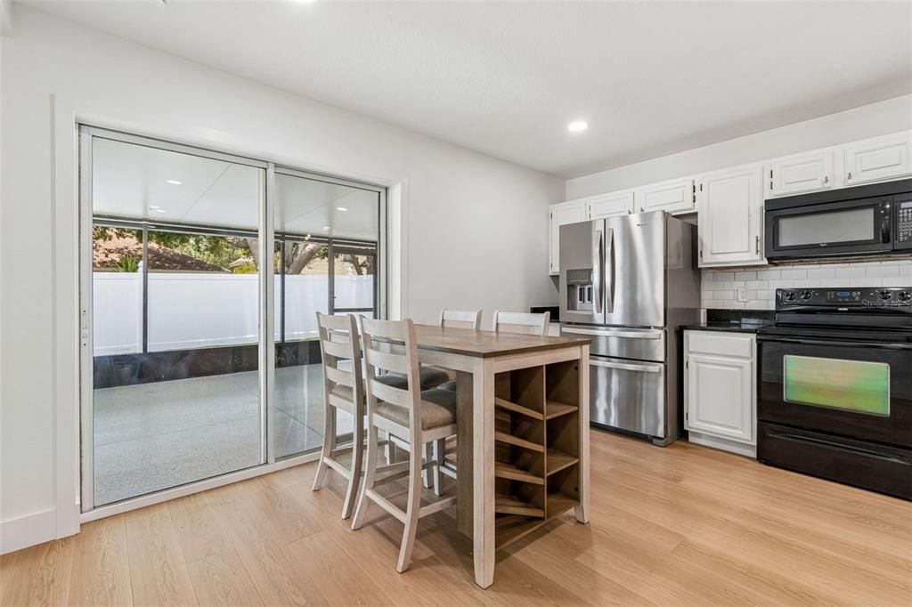 For Sale: $349,900 (3 beds, 2 baths, 1139 Square Feet)