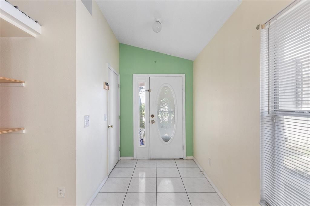 For Sale: $315,000 (3 beds, 3 baths, 1165 Square Feet)