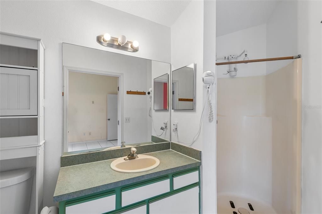 For Sale: $315,000 (3 beds, 3 baths, 1165 Square Feet)