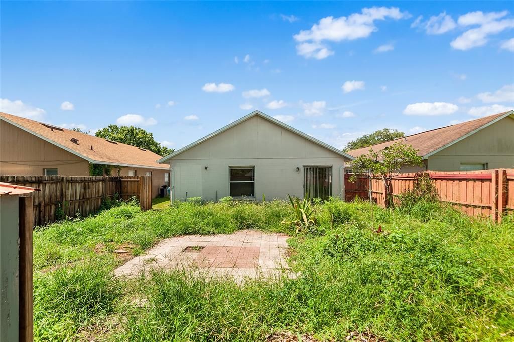 For Sale: $315,000 (3 beds, 3 baths, 1165 Square Feet)