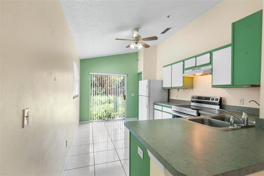 For Sale: $315,000 (3 beds, 3 baths, 1165 Square Feet)