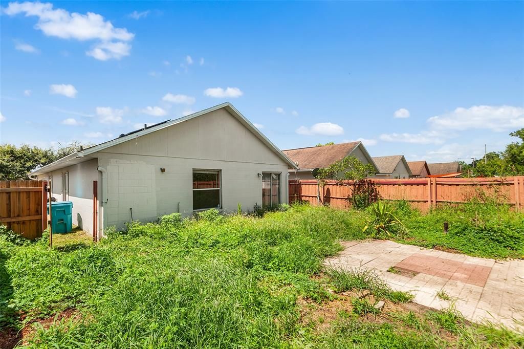 For Sale: $315,000 (3 beds, 3 baths, 1165 Square Feet)