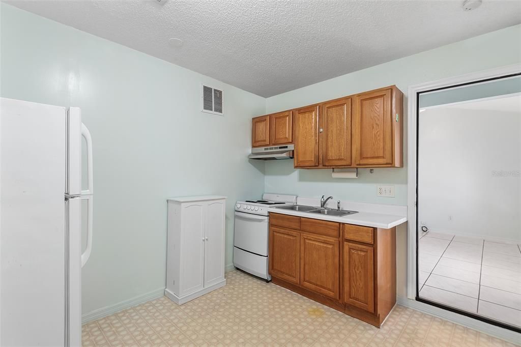 For Sale: $315,000 (3 beds, 3 baths, 1165 Square Feet)
