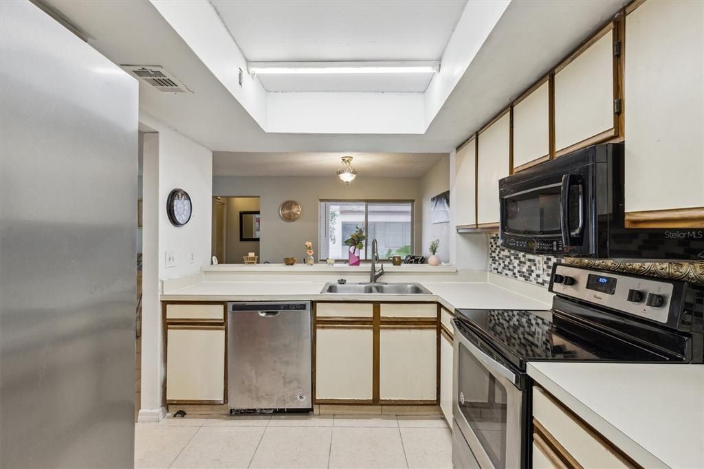 For Rent: $1,700 (2 beds, 2 baths, 1132 Square Feet)