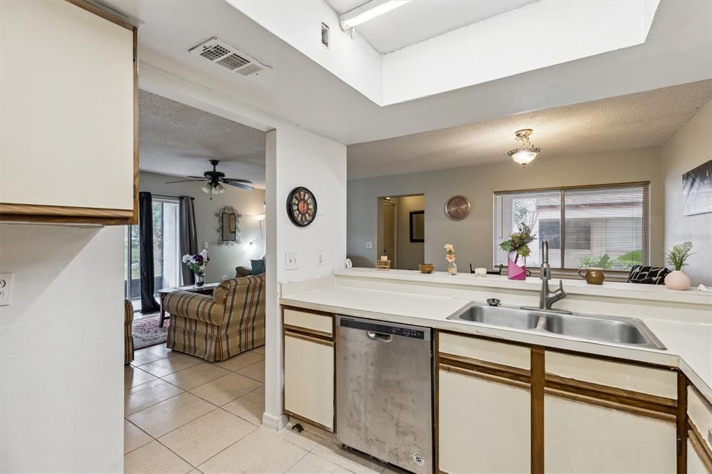 For Rent: $1,700 (2 beds, 2 baths, 1132 Square Feet)