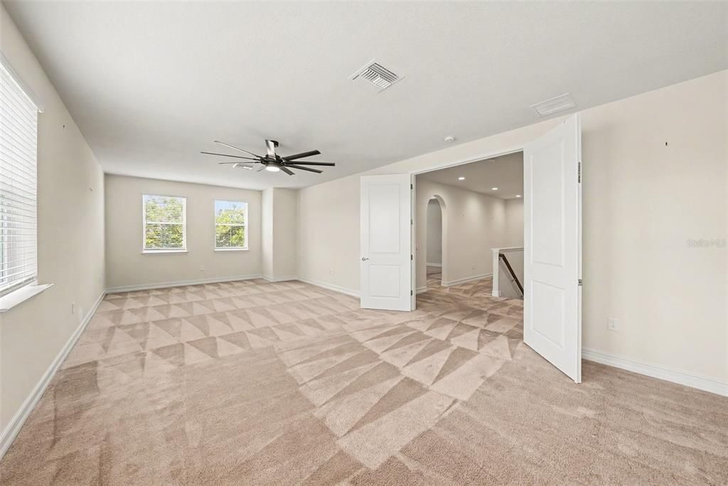 For Sale: $1,350,000 (5 beds, 4 baths, 4467 Square Feet)