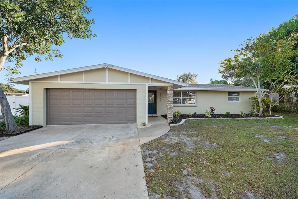 For Sale: $499,000 (3 beds, 2 baths, 1690 Square Feet)