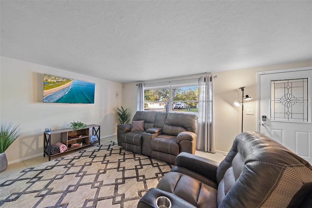 For Sale: $499,000 (3 beds, 2 baths, 1690 Square Feet)