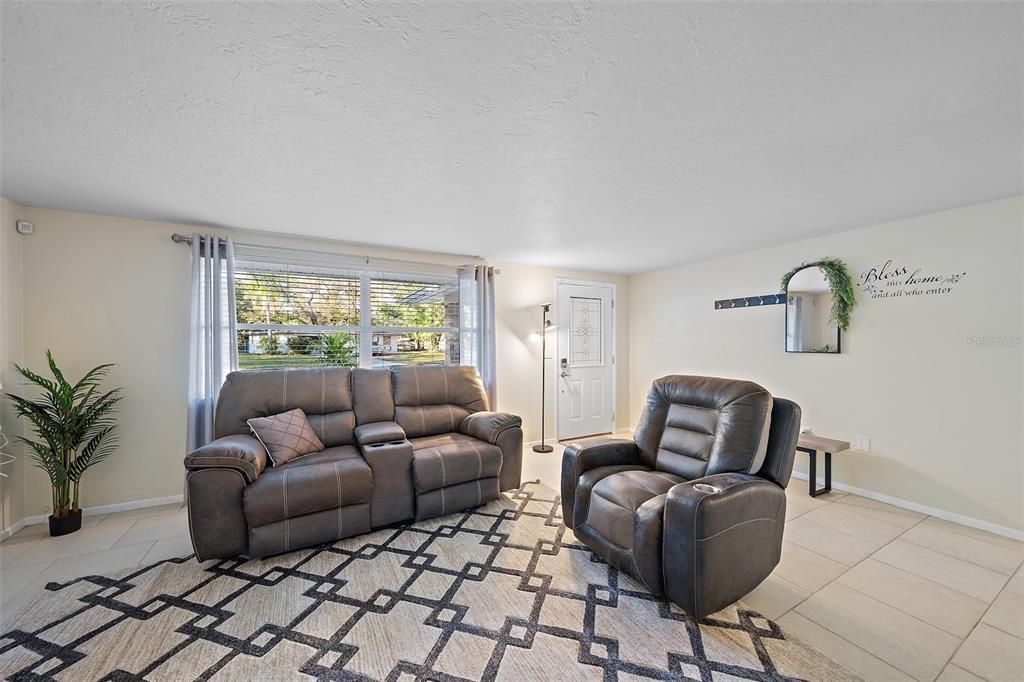 For Sale: $499,000 (3 beds, 2 baths, 1690 Square Feet)