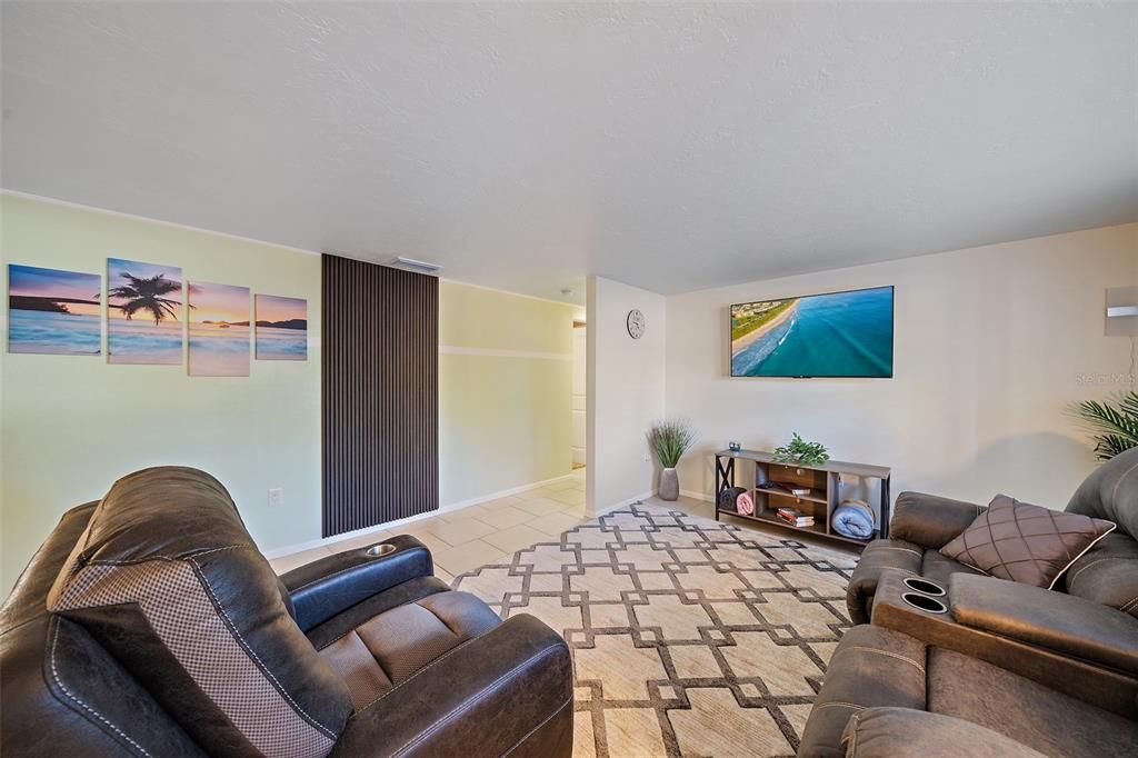 For Sale: $499,000 (3 beds, 2 baths, 1690 Square Feet)