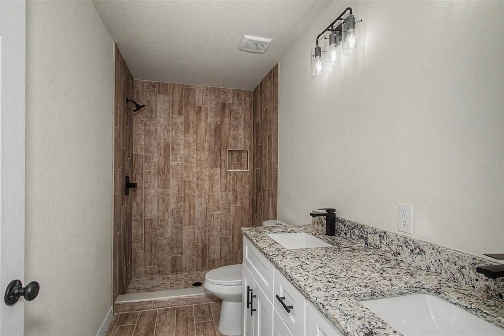 На продажу: $289,000 (3 спален, 2 ванн, 1333 Квадратных фут)