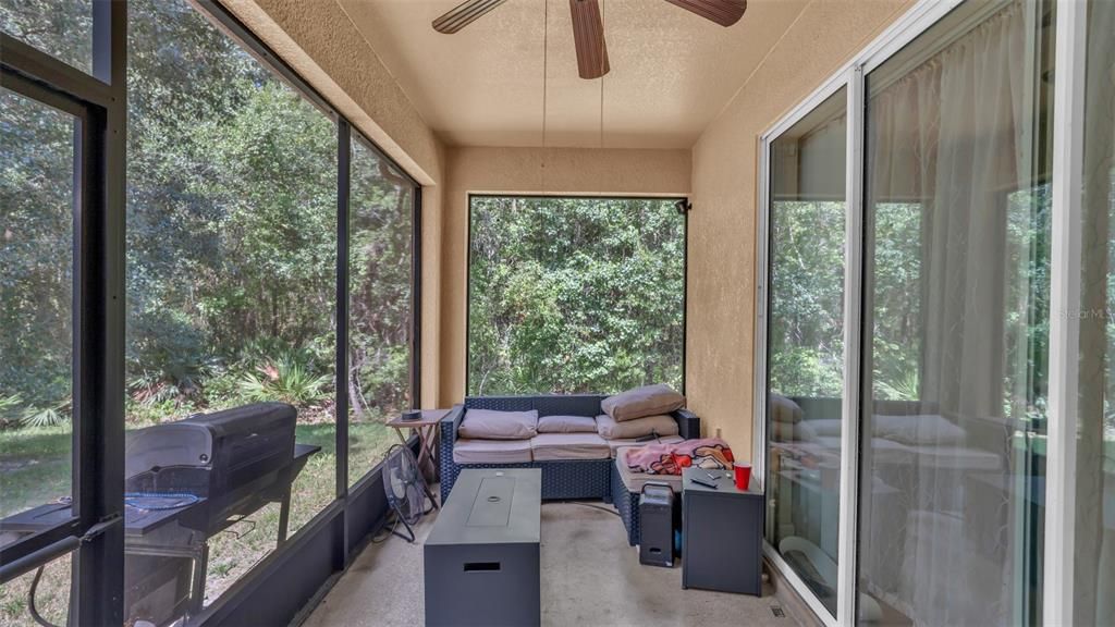 En Venta: $369,900 (4 camas, 3 baños, 2027 Pies cuadrados)