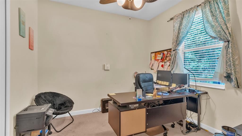 En Venta: $369,900 (4 camas, 3 baños, 2027 Pies cuadrados)