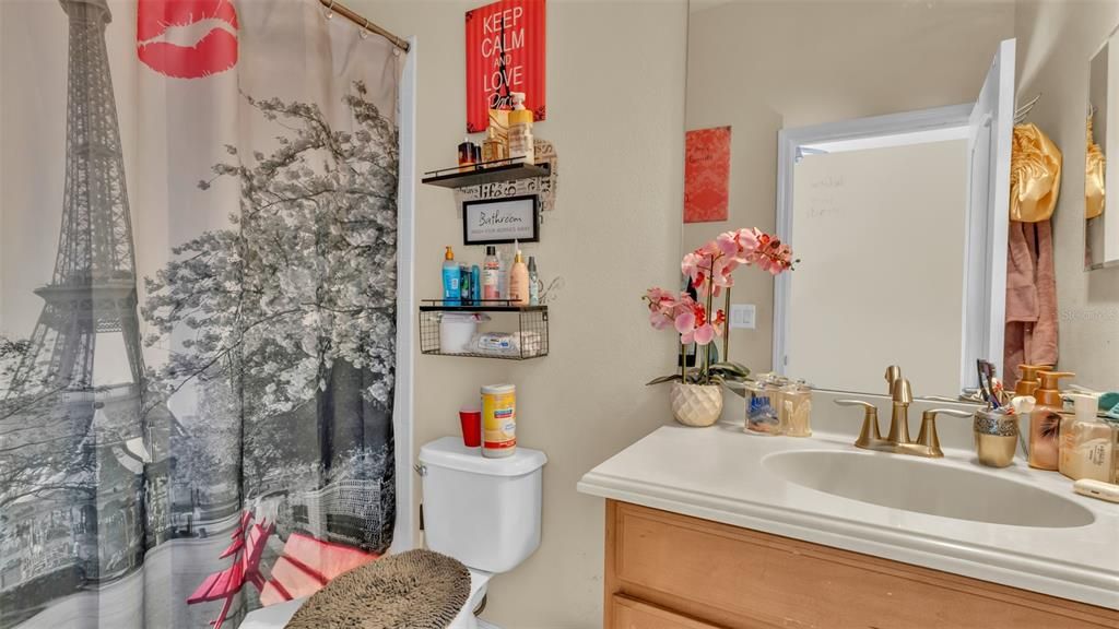 En Venta: $369,900 (4 camas, 3 baños, 2027 Pies cuadrados)