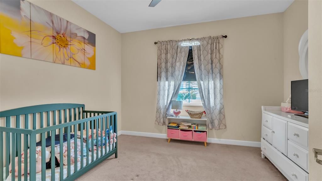 En Venta: $369,900 (4 camas, 3 baños, 2027 Pies cuadrados)