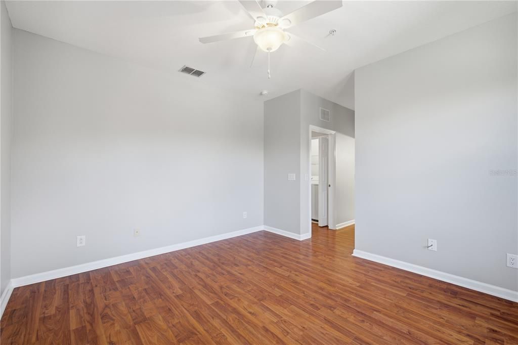 En Venta: $330,000 (3 camas, 2 baños, 1588 Pies cuadrados)