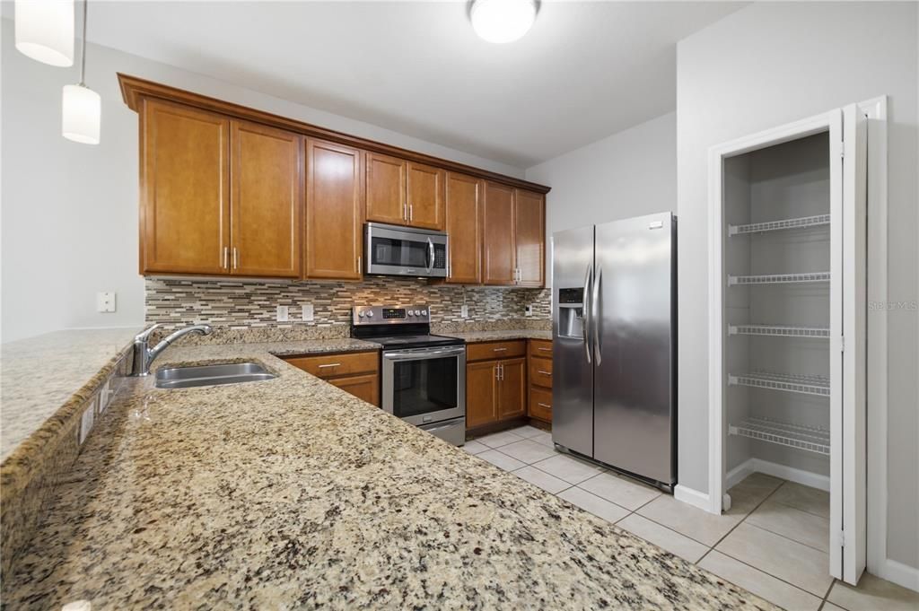 En Venta: $330,000 (3 camas, 2 baños, 1588 Pies cuadrados)