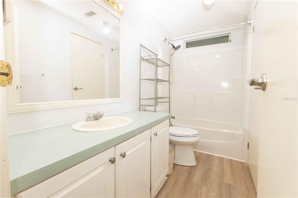 На продажу: $170,000 (2 спален, 2 ванн, 1352 Квадратных фут)