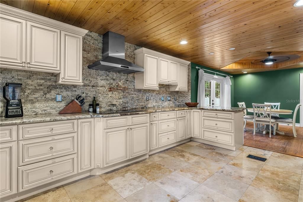 For Sale: $1,399,000 (6 beds, 4 baths, 7395 Square Feet)