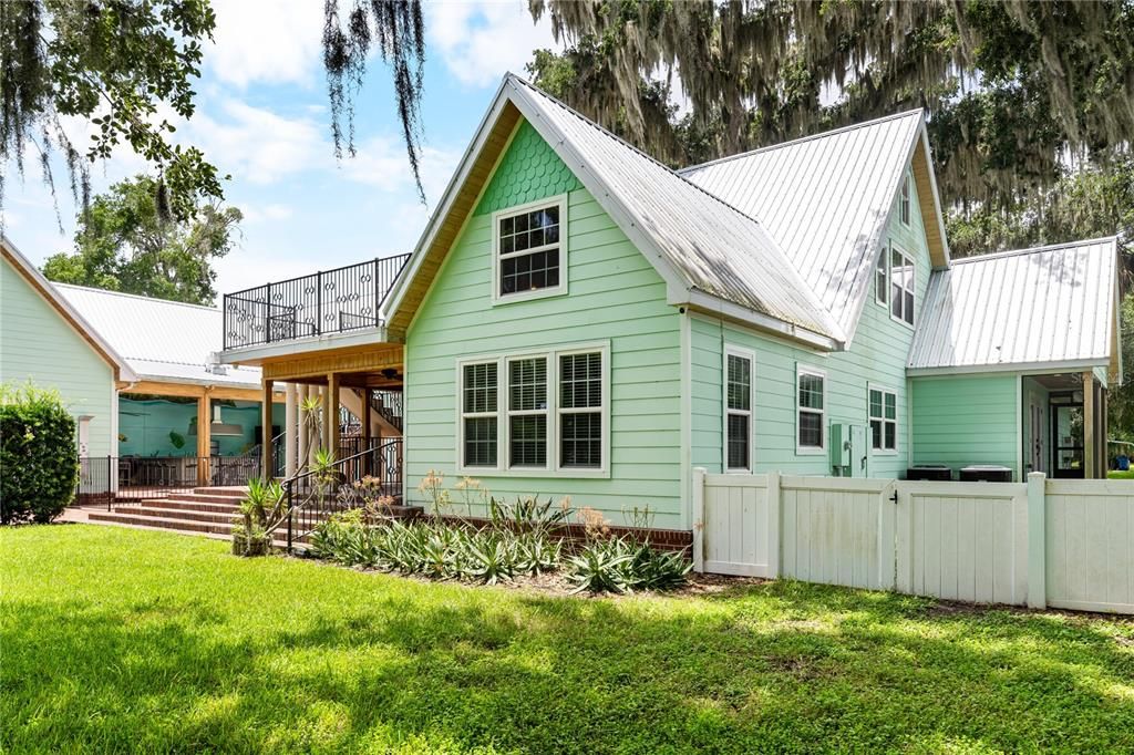 For Sale: $1,399,000 (6 beds, 4 baths, 7395 Square Feet)