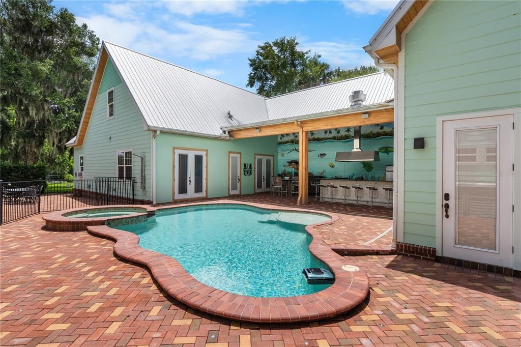 For Sale: $1,399,000 (6 beds, 4 baths, 7395 Square Feet)