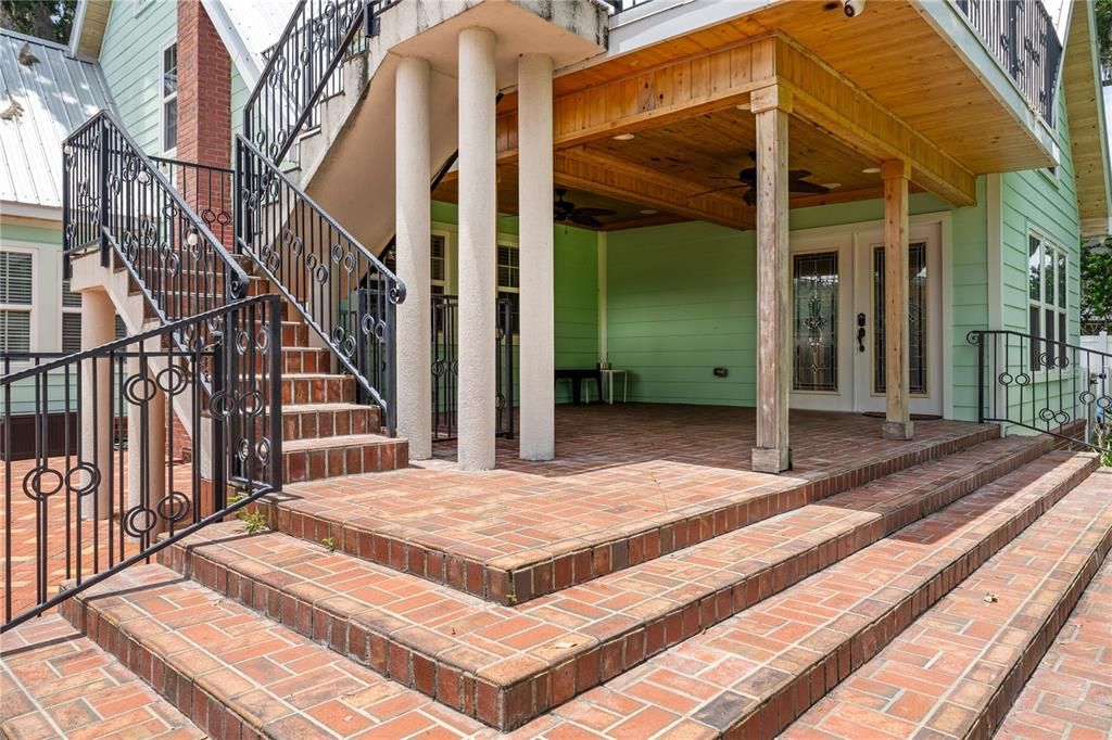 For Sale: $1,399,000 (6 beds, 4 baths, 7395 Square Feet)