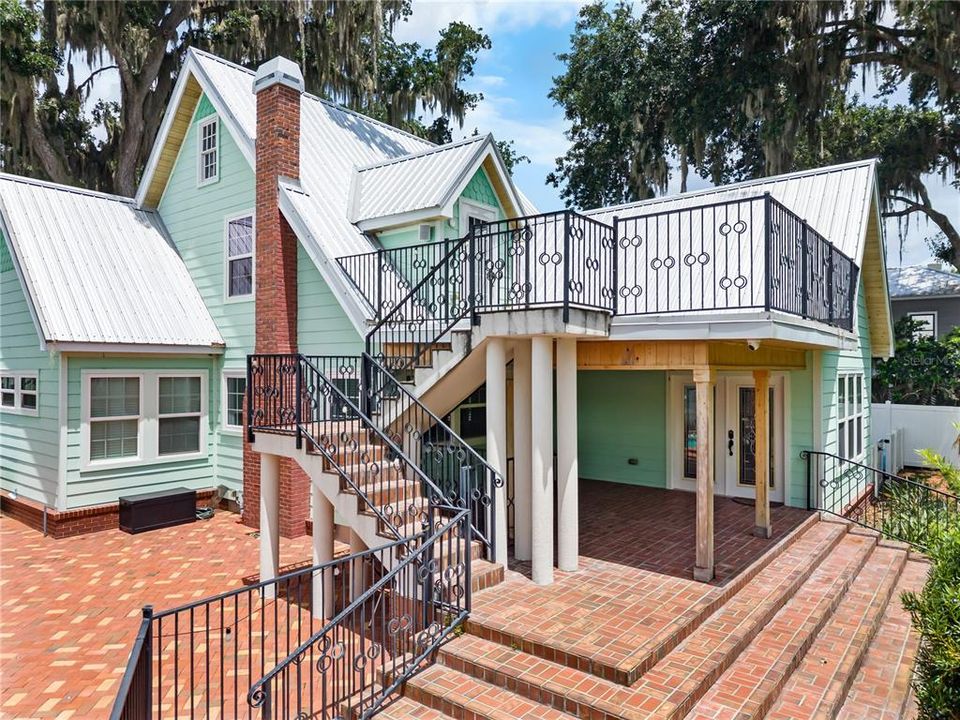 For Sale: $1,399,000 (6 beds, 4 baths, 7395 Square Feet)