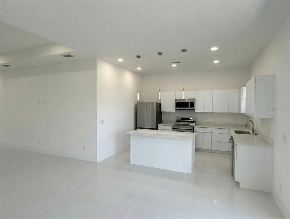 For Sale: $399,000 (4 beds, 3 baths, 1904 Square Feet)