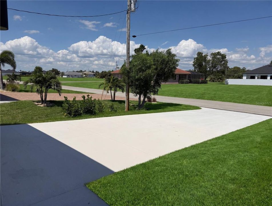 For Sale: $399,000 (4 beds, 3 baths, 1904 Square Feet)