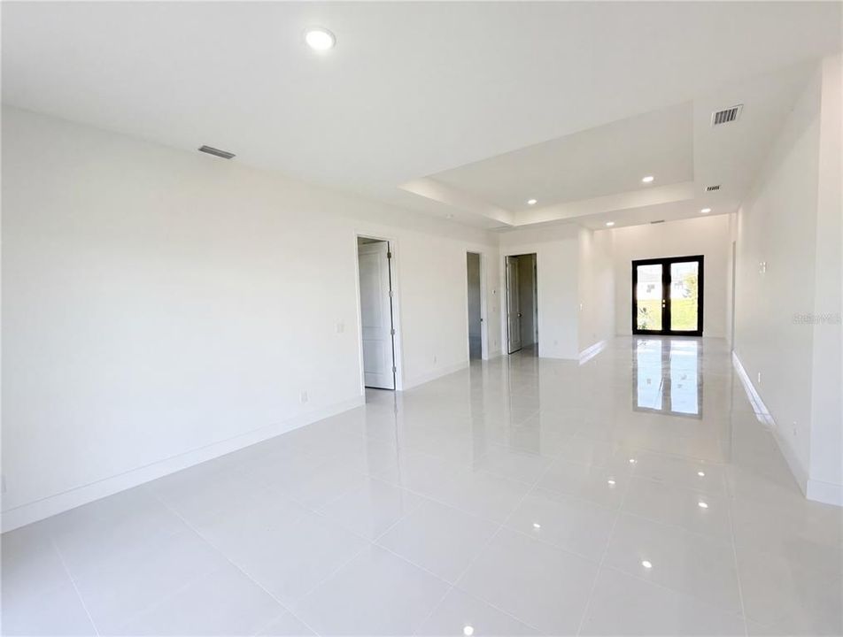 For Sale: $399,000 (4 beds, 3 baths, 1904 Square Feet)