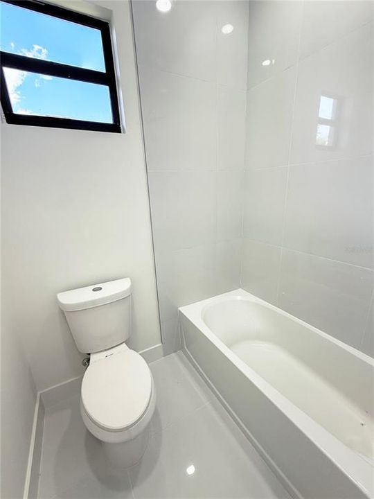 For Sale: $399,000 (4 beds, 3 baths, 1904 Square Feet)