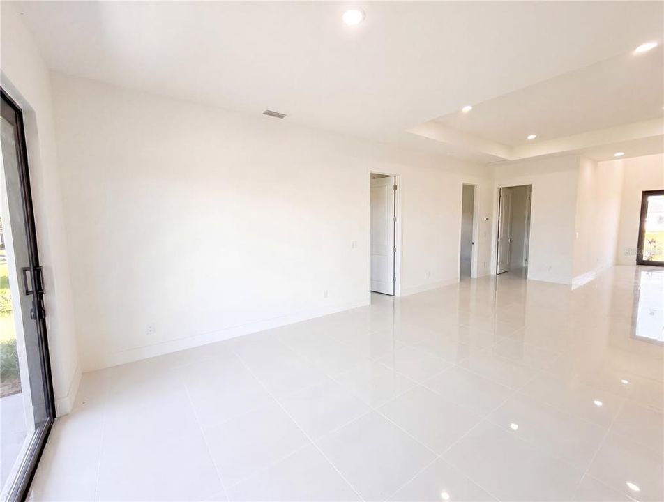 For Sale: $399,000 (4 beds, 3 baths, 1904 Square Feet)