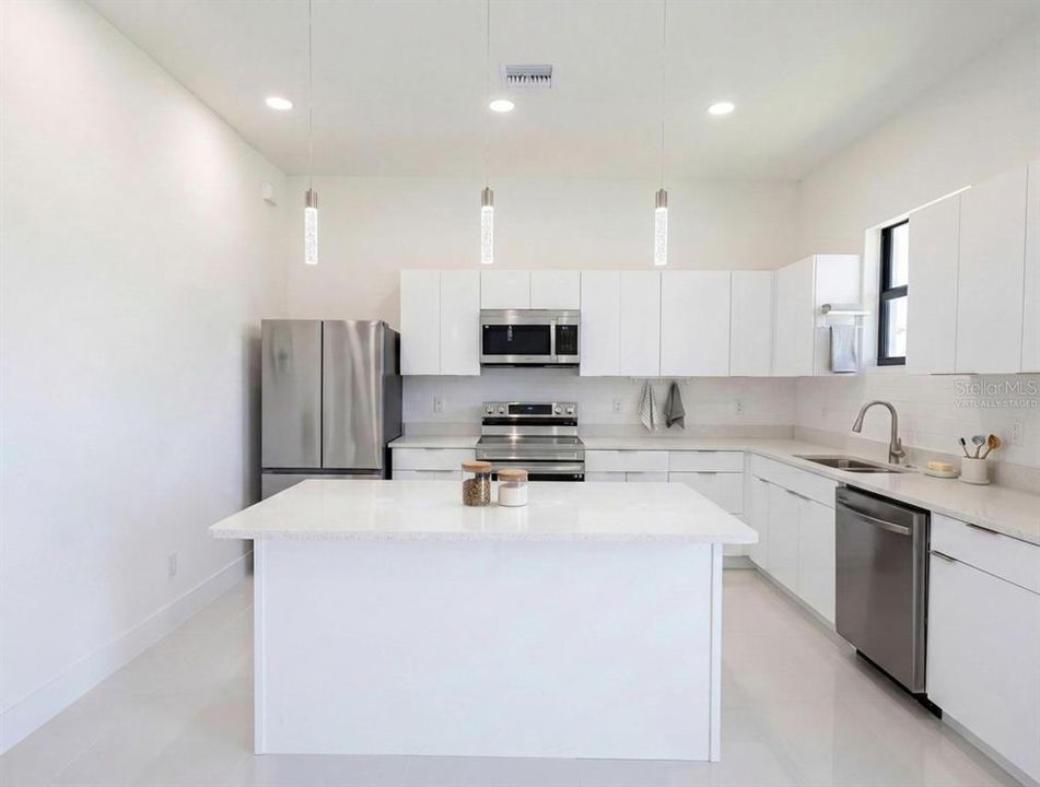 For Sale: $399,000 (4 beds, 3 baths, 1904 Square Feet)