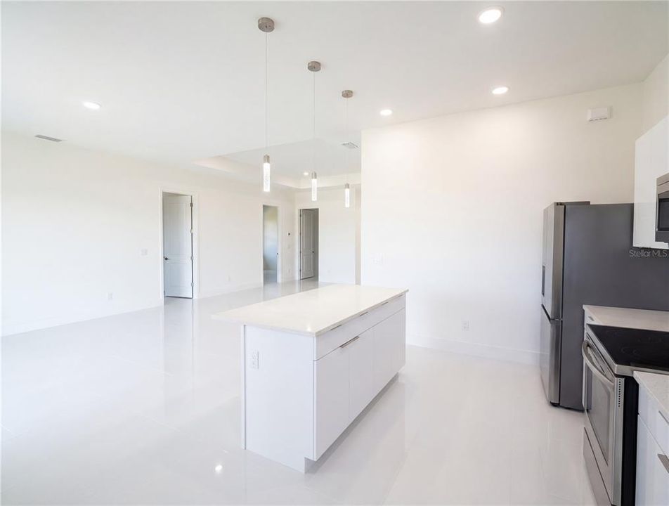 For Sale: $399,000 (4 beds, 3 baths, 1904 Square Feet)