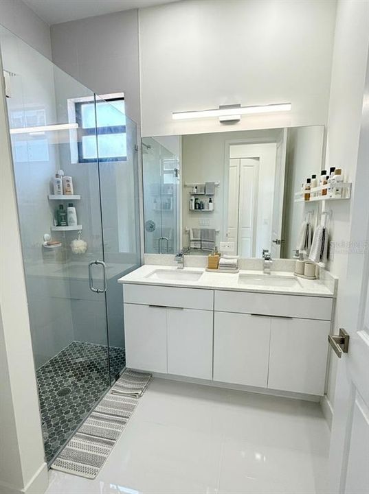 For Sale: $399,000 (4 beds, 3 baths, 1904 Square Feet)