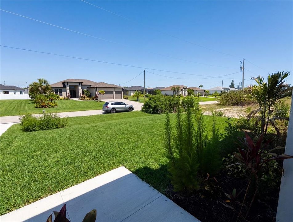 For Sale: $399,000 (4 beds, 3 baths, 1904 Square Feet)