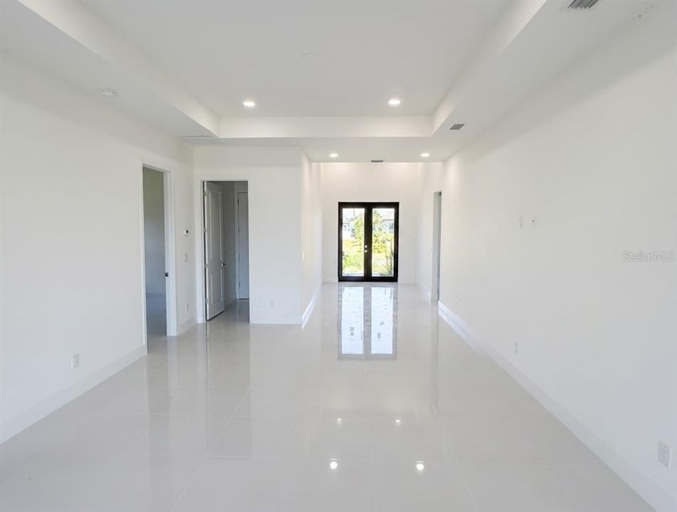For Sale: $399,000 (4 beds, 3 baths, 1904 Square Feet)