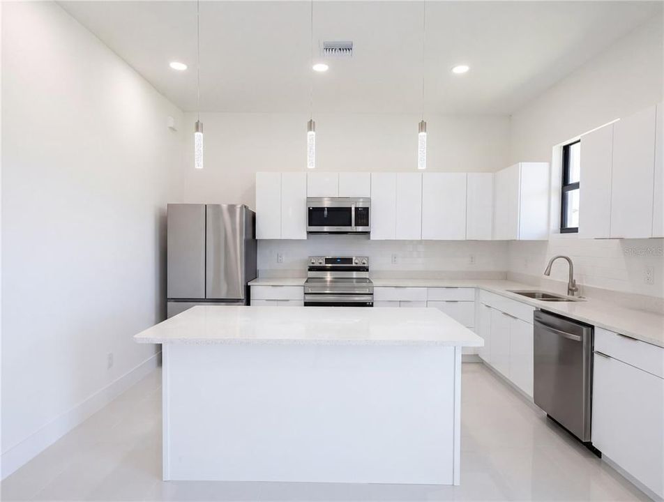 For Sale: $399,000 (4 beds, 3 baths, 1904 Square Feet)