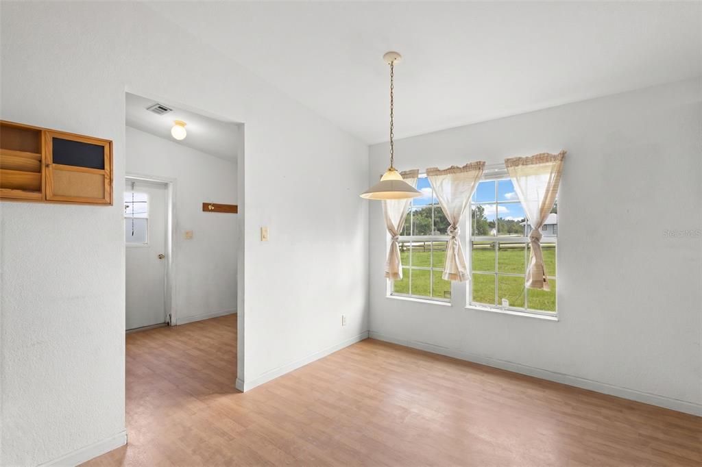 For Sale: $289,000 (3 beds, 2 baths, 1710 Square Feet)
