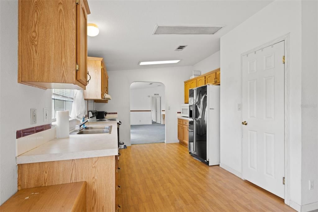 For Sale: $289,000 (3 beds, 2 baths, 1710 Square Feet)