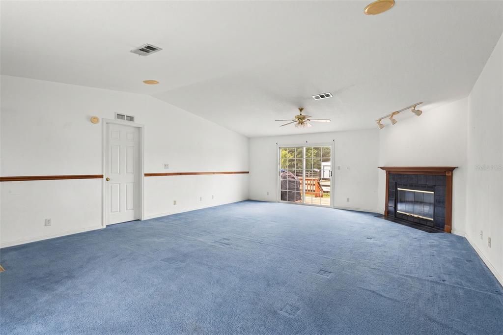 For Sale: $289,000 (3 beds, 2 baths, 1710 Square Feet)