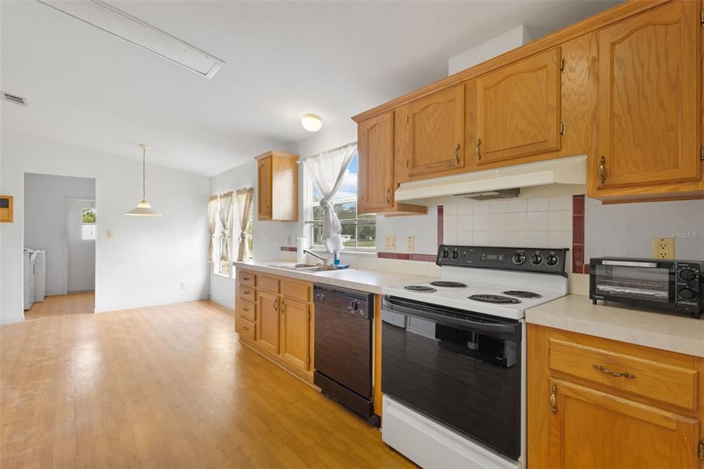 For Sale: $289,000 (3 beds, 2 baths, 1710 Square Feet)