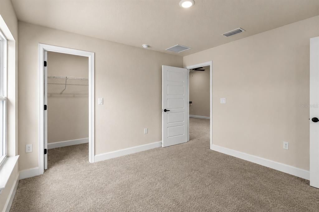 For Sale: $364,900 (4 beds, 3 baths, 2200 Square Feet)