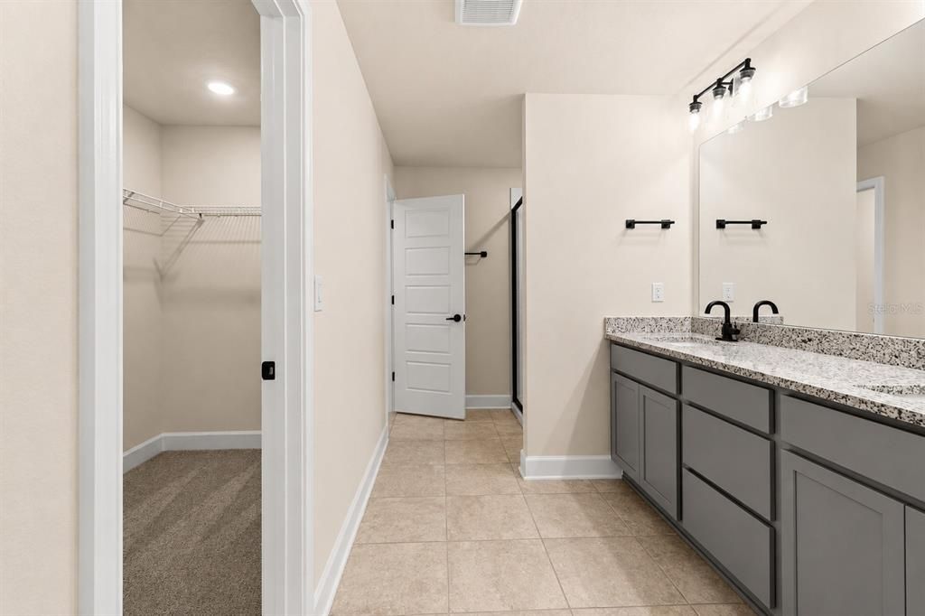 For Sale: $364,900 (4 beds, 3 baths, 2200 Square Feet)