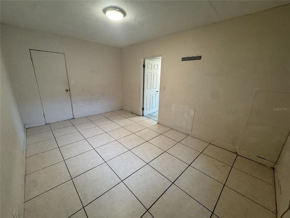 For Rent: $995 (2 beds, 1 baths, 1592 Square Feet)