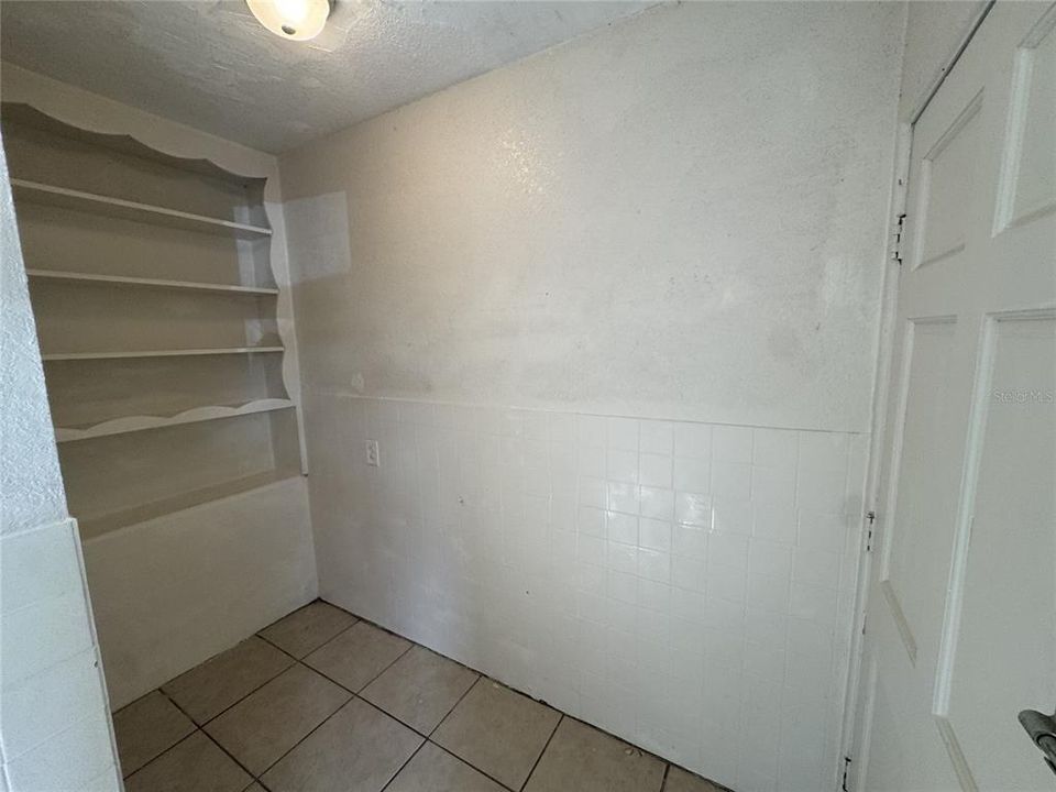 For Rent: $995 (2 beds, 1 baths, 1592 Square Feet)